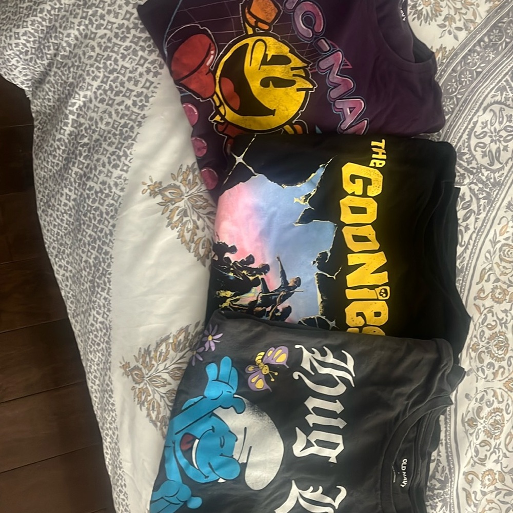 3 old navy tshirts
